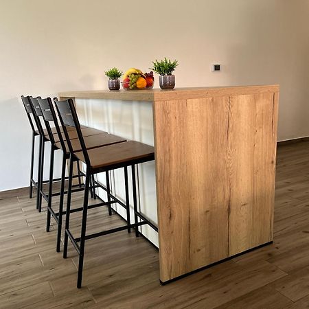 Apartmani Mlinar - Two Bedroom Apartment With Seaview Grebastica Exterior photo