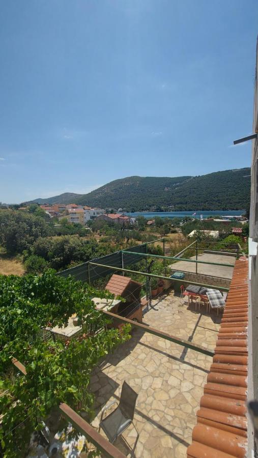 Apartmani Mlinar - Two Bedroom Apartment With Seaview Grebastica Exterior photo