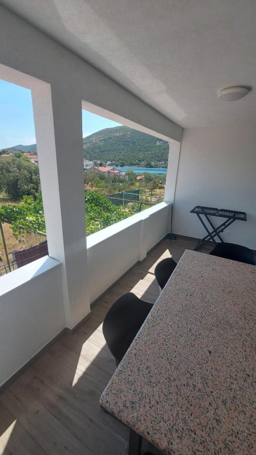 Apartmani Mlinar - Two Bedroom Apartment With Seaview Grebastica Exterior photo