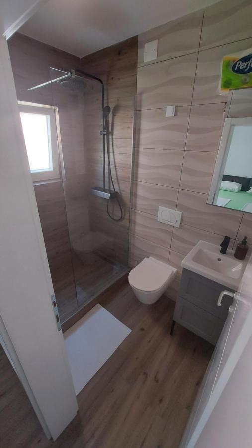 Apartmani Mlinar - Two Bedroom Apartment With Seaview Grebastica Exterior photo