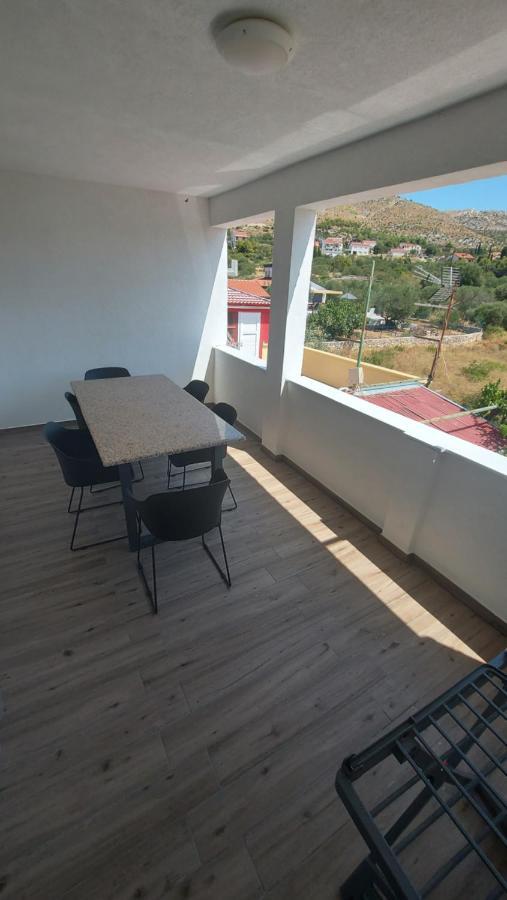 Apartmani Mlinar - Two Bedroom Apartment With Seaview Grebastica Exterior photo