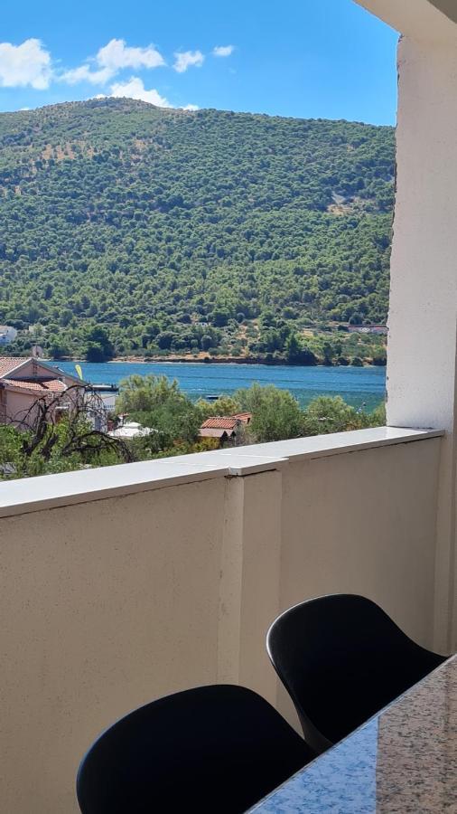 Apartmani Mlinar - Two Bedroom Apartment With Seaview Grebastica Exterior photo
