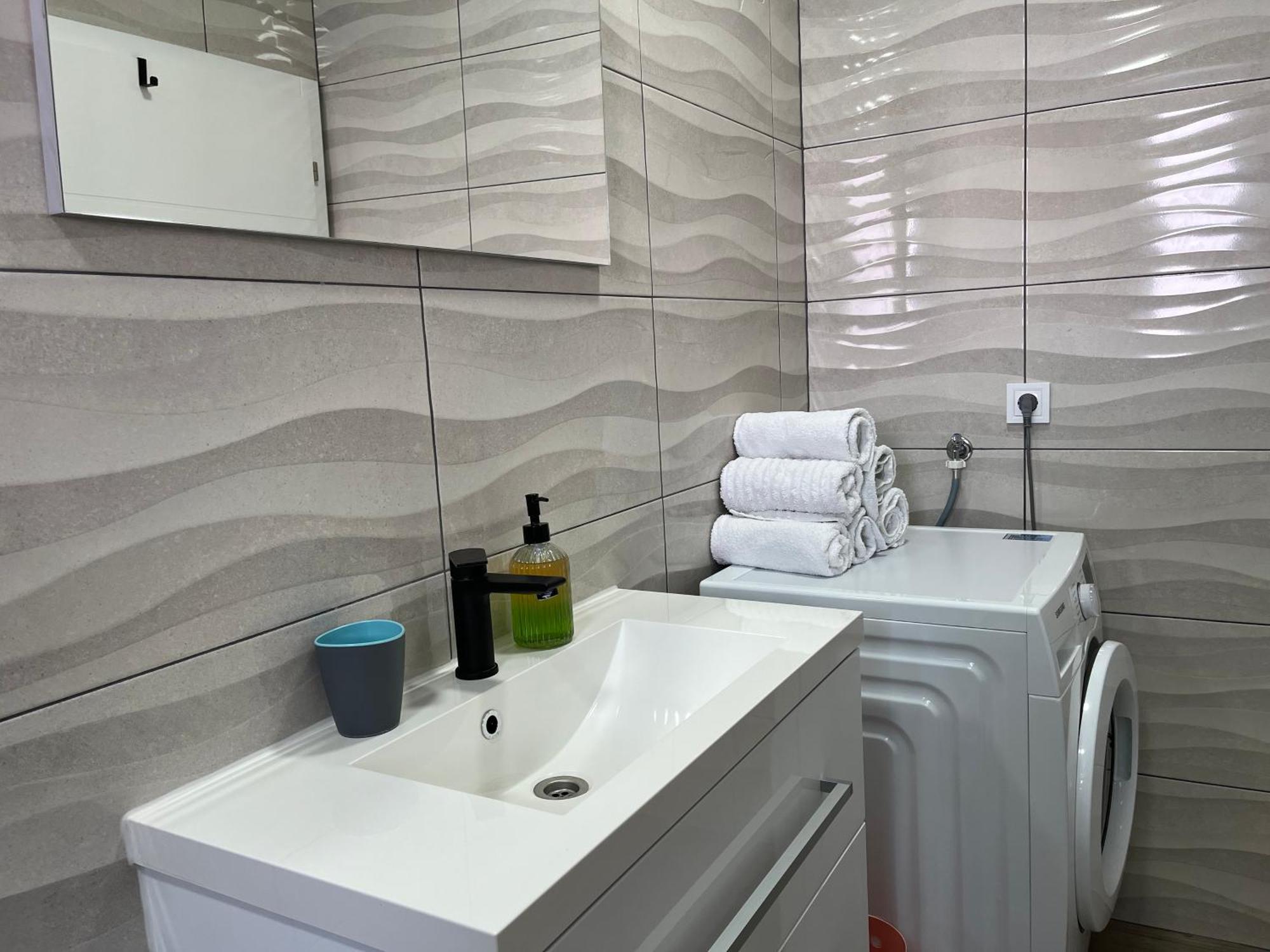 Apartmani Mlinar - Two Bedroom Apartment With Seaview Grebastica Exterior photo