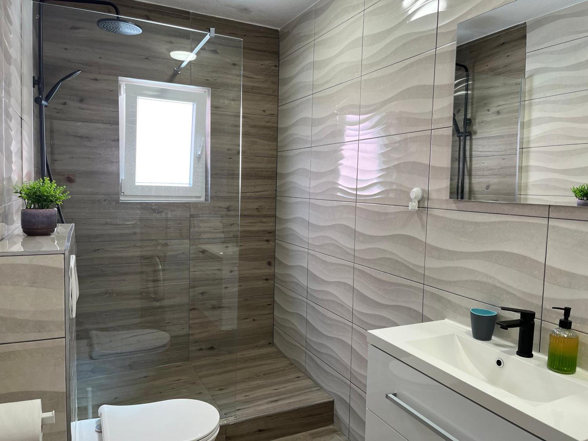 Apartmani Mlinar - Two Bedroom Apartment With Seaview Grebastica Exterior photo