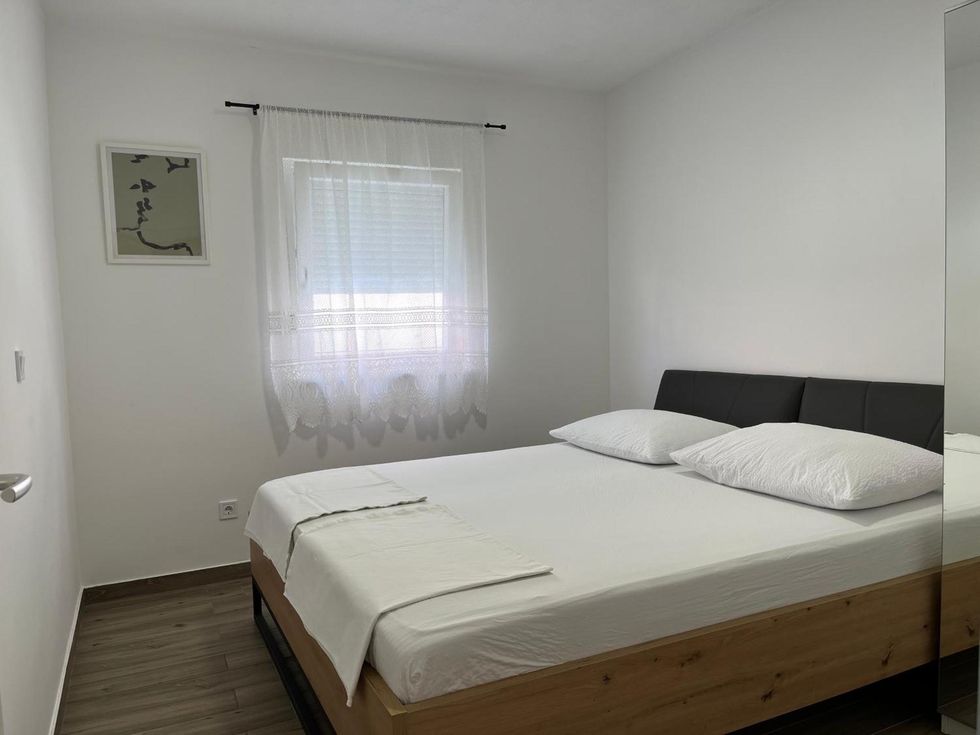 Apartmani Mlinar - Two Bedroom Apartment With Seaview Grebastica Exterior photo